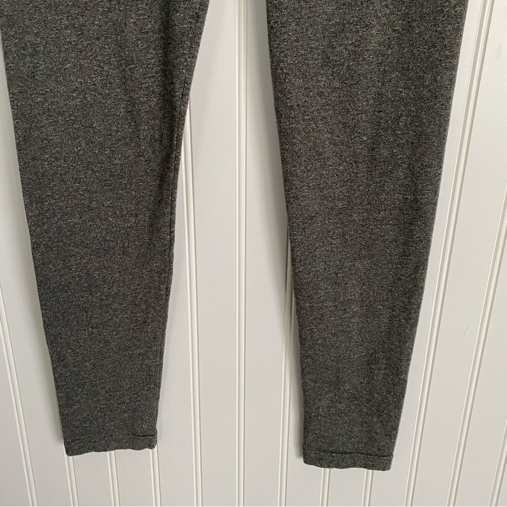 Aritzia Talula leggings, grey tweed color, SIZE MEDIUM - Picture 6 of 7